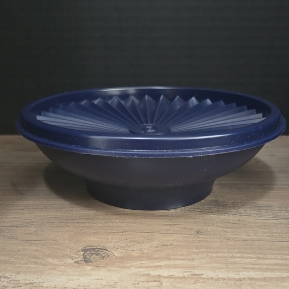 NWT Tupperware two Blue Servalier cereal/ Salad bowls with Lids 890 and 808 - Picture 4 of 9